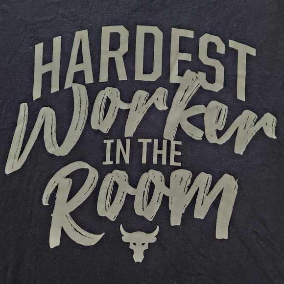 Project Rock Under Armour Hardest Worker In The Room Black T-Shirt Gym Large EUC - Picture 5 of 8